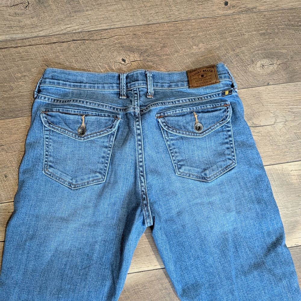 Lucky Brand Relaxed Blue Jeans with Timeless Appeal